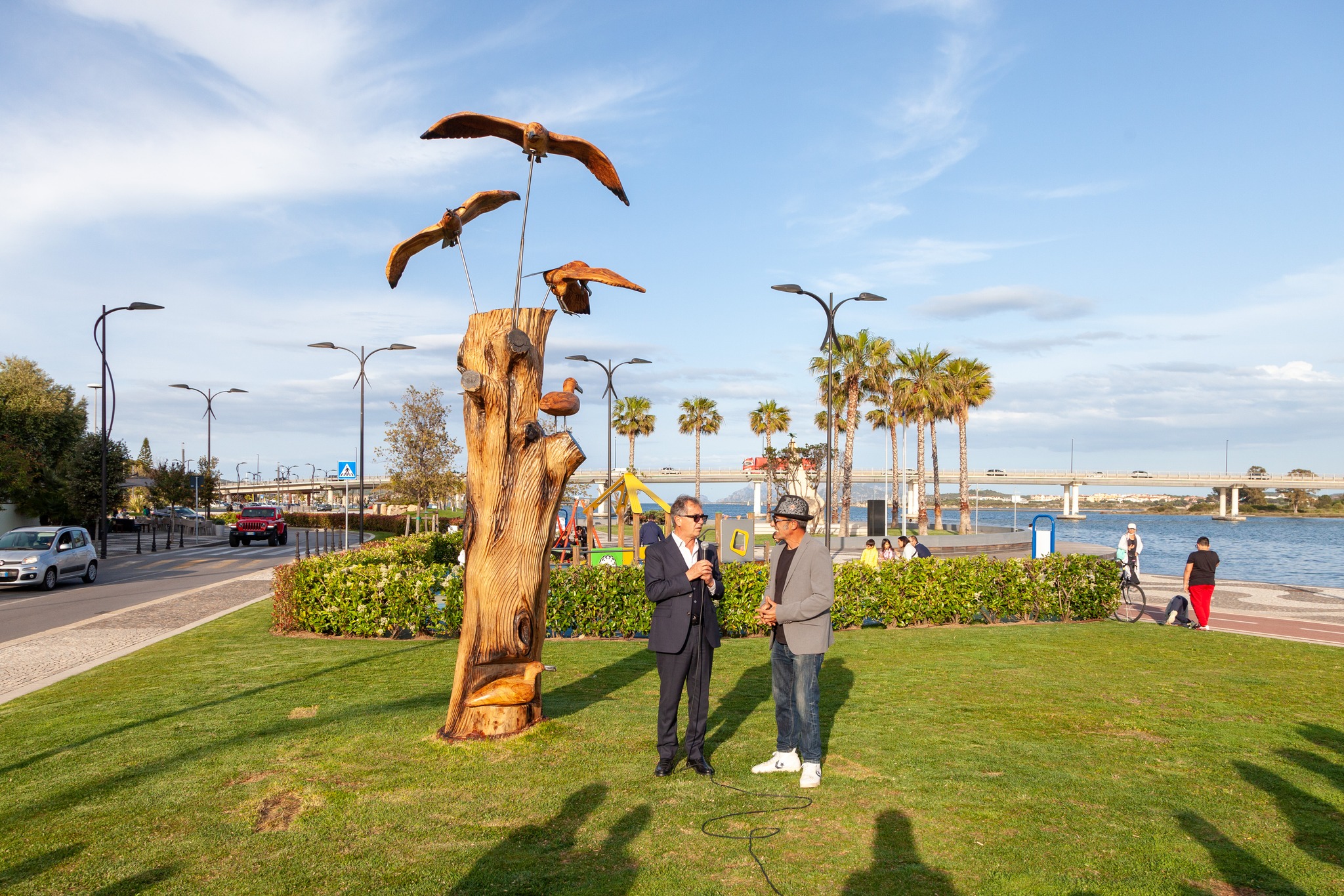 Inaugurata sul lungomare la scultura “Il nido”