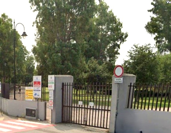 Abbattimento opera incongrua.  Chiusura del cancello di accesso al parco urbano Fausto Noce di via Galvani per tutelare la sicurezza pubblica.