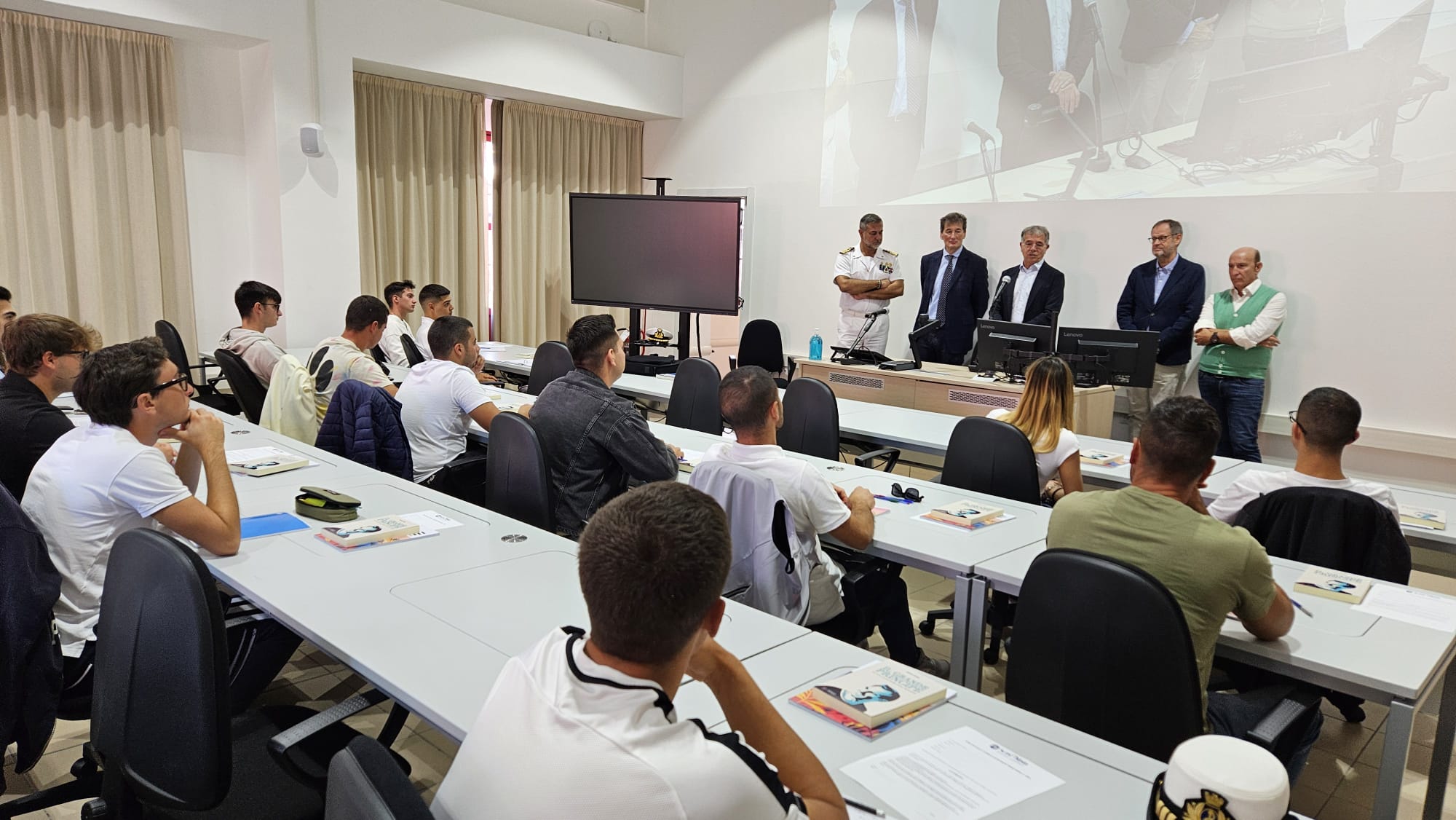 Prima lezione a Olbia di Ingegneria Navale. Arrivano anche studenti fuori sede.