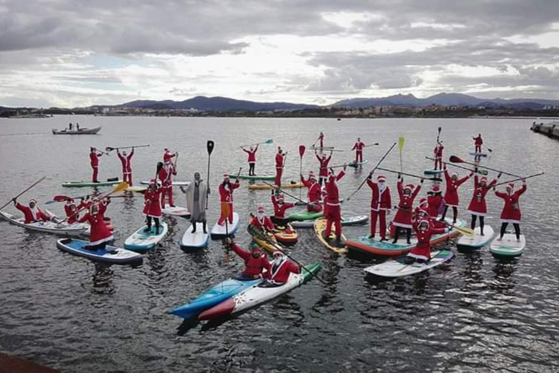 Immagini Natale Mare.Babbo Natale Vien Dal Mare Manifestazione Anticipata A Sabato 7 Dicembre Ore 15 30 Comune Di Olbia