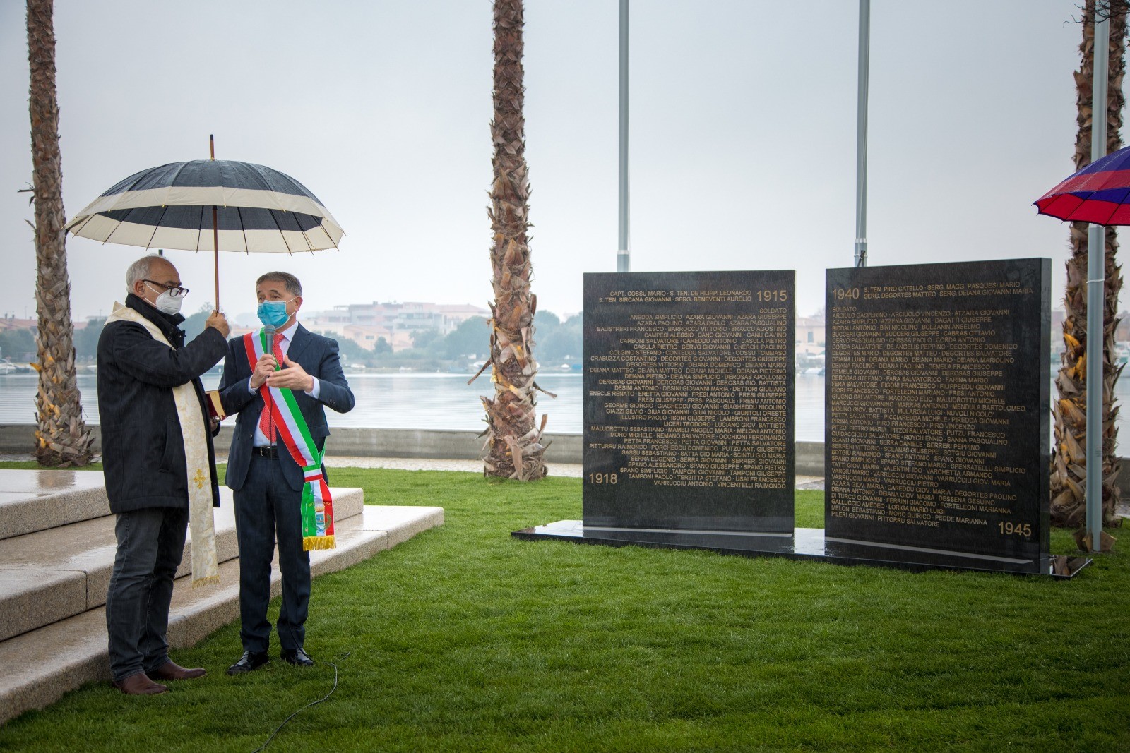 Inaugurata Piazza dei Caduti per la Patria, sul lungomare Francesco Cossiga di Olbia.