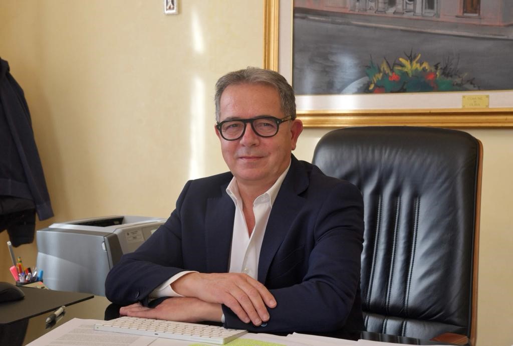 Gli auguri del sindaco Settimo Nizzi durante la conferenza stampa di fine 2020.