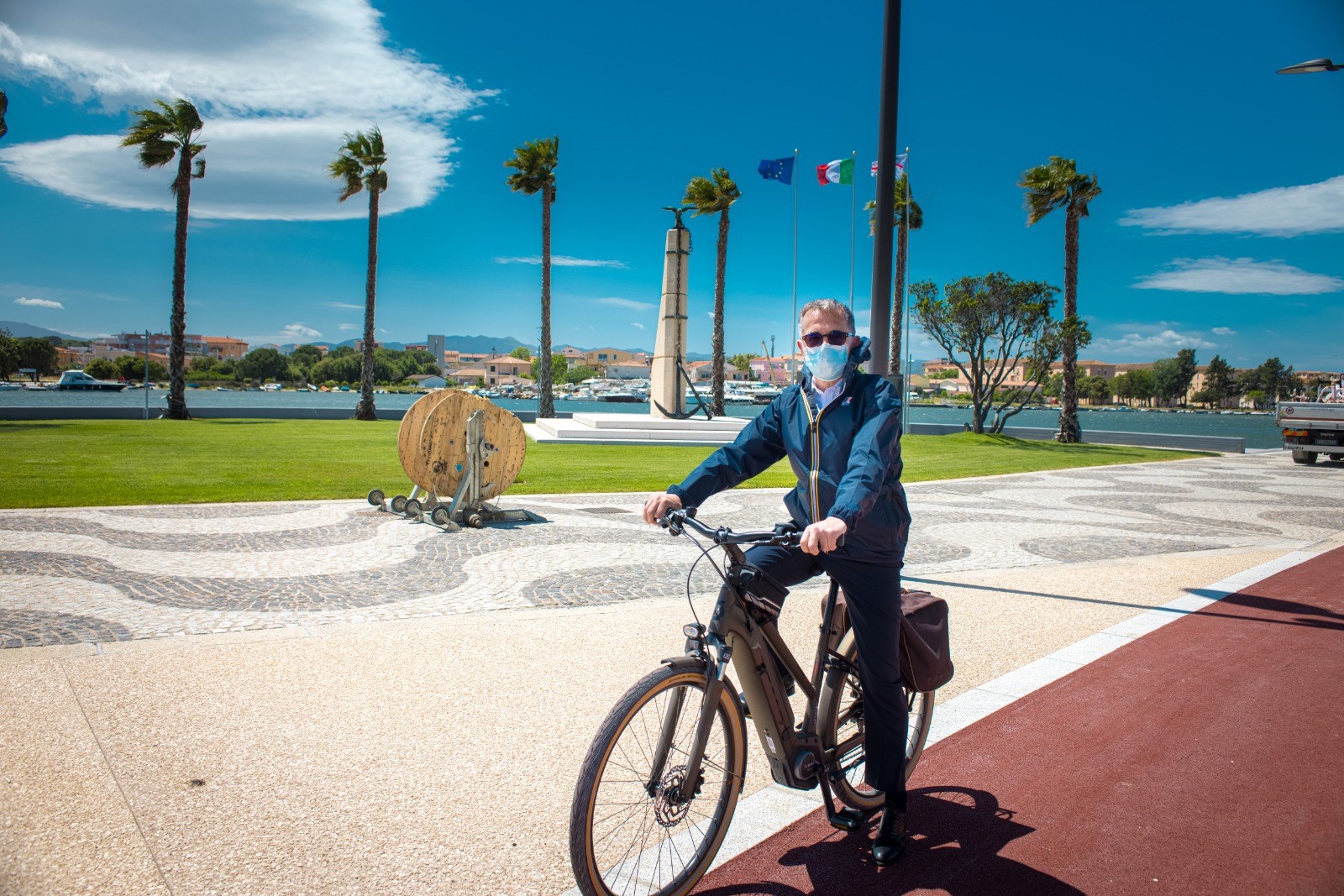 sindaco_in_bici_lungomare